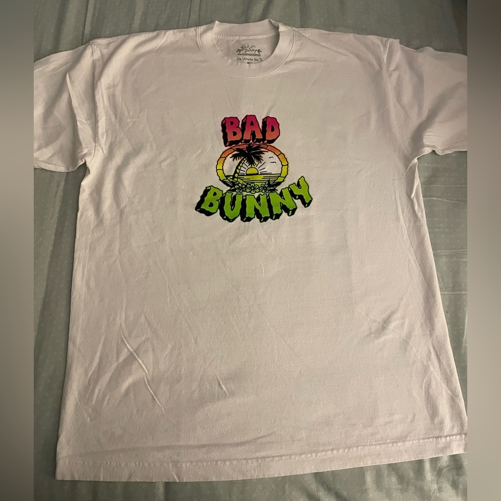 NEW Bad Bunny World’s Hottest Tour Un Verano Sir Ti Concert Shirt Size Large